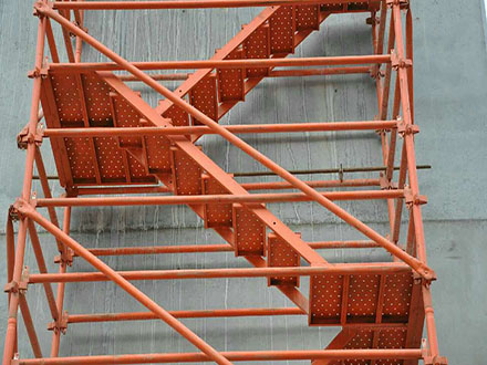 质量重要性的安全爬梯